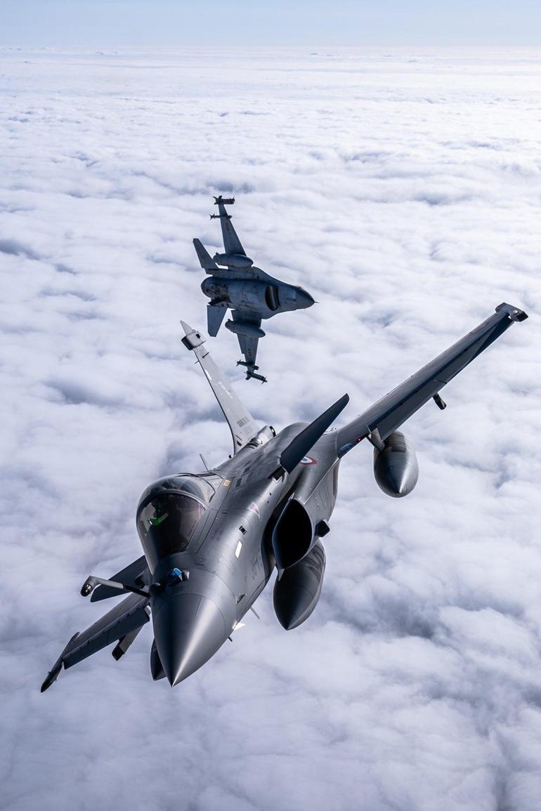 NATOdan nefes kesen paylaşım Türk F-16ları Romanya semalarında