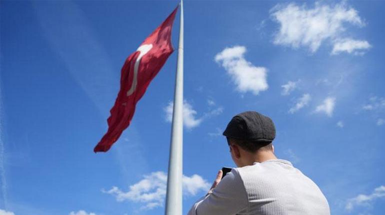 Türkiyenin en büyük bayrağı burada 430 kg ağırlığı var