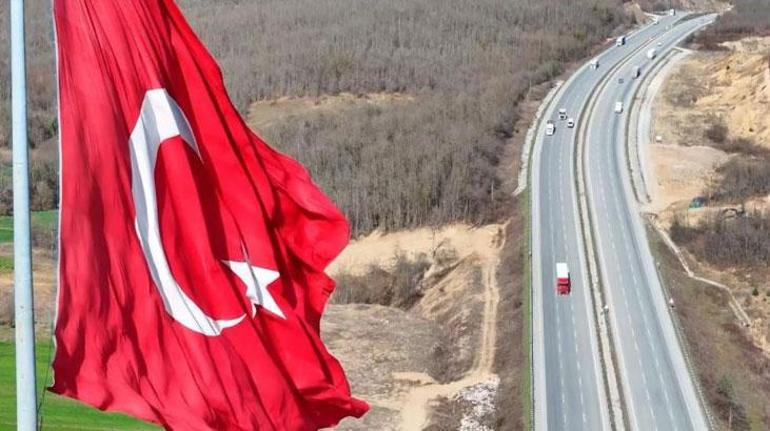 Türkiyenin en büyük bayrağı burada 430 kg ağırlığı var