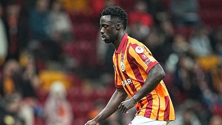Galatasarayda sürpriz ayrılık Yeni takımı belli oldu, menajeri İstanbula geldi