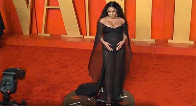 Ünlü oyuncu hamilelik haberini Oscar kırmızı halısında duyurdu