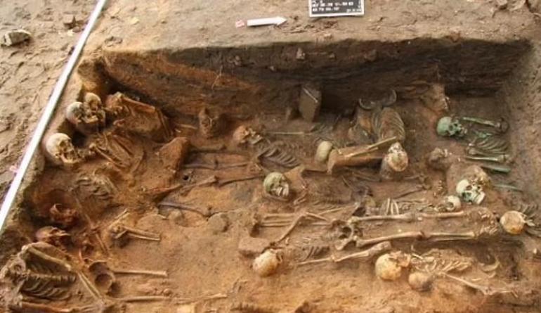 Avrupanın göbeğinde toplu mezar Dünyanın konuştuğu kare, kadın ve çocukları gömdüler