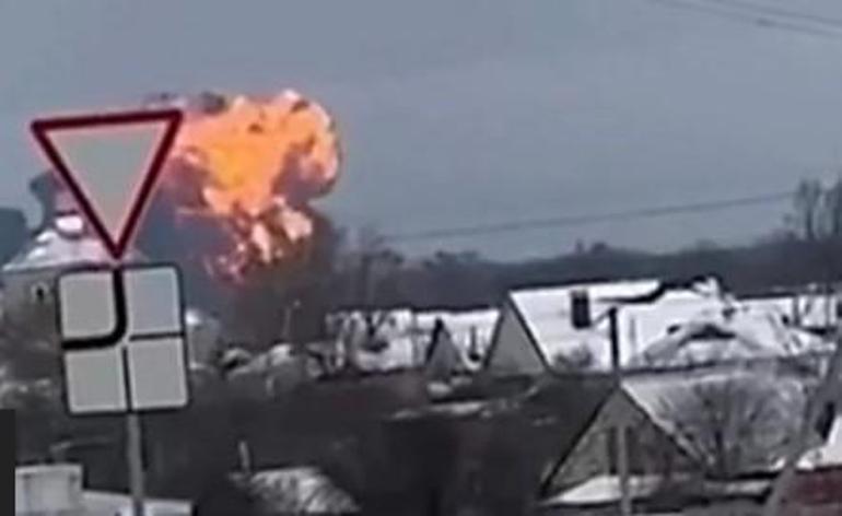 Rusyada Il-76 model nakliye uçağı düştü Korkunç görüntüler