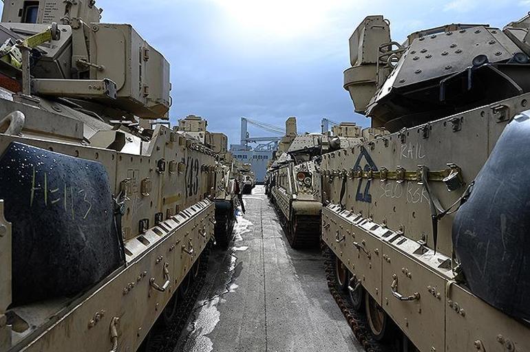Amerikan tankları Dedeağaçta Yunanistana devasa yığınağın fotoğraflarını resmi site yayınladı