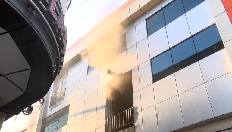 İstanbulda korkutan yangın: 19 işçi kurtarıldı