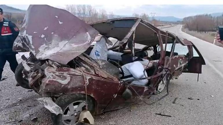 Ispartada korkunç kaza Otomobil hurdaya döndü: 4 yaralı