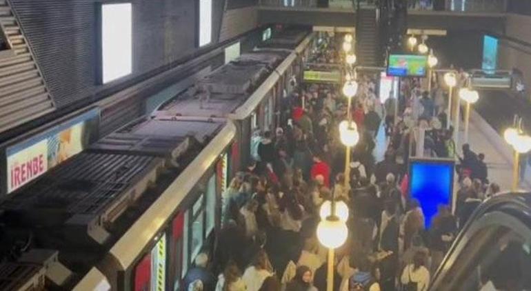 İzmir’de seferler gecikince ortalık karıştı Metroyu tekmeleyip, makinisti dövmeye kalktılar