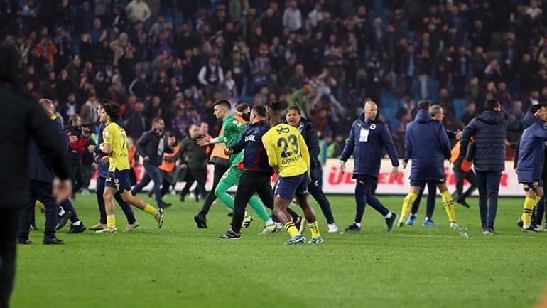 Trabzonspor maçı sonrası Fenerbahçe soyunma odasında yaşananlar ortaya çıktı Tam 3 saat kilitli kaldılar