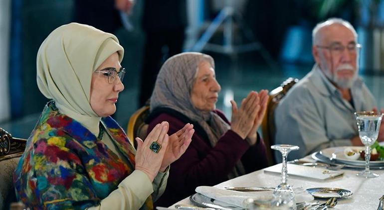Emine Erdoğan huzurevi sakinleriyle iftarda buluştu: Kültürümüzde yaşlılığın müstesna bir değeri vardır