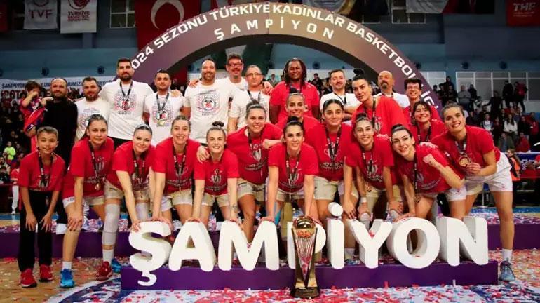 Basketbol 1.Liginde şampiyonluğa ulaşan Zonguldakspor kupasını aldı