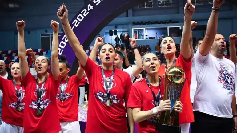 Basketbol 1.Liginde şampiyonluğa ulaşan Zonguldakspor kupasını aldı
