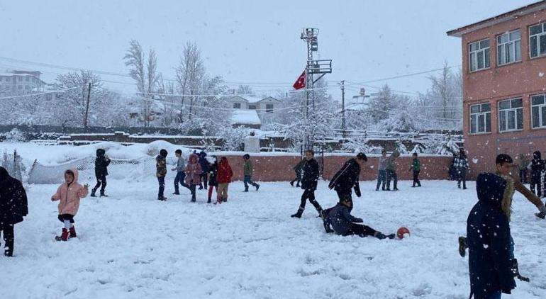Son dakika… Meteoroloji’den yeni uyarı Kar ve sağanak alarmı: Okullar tatil edildi