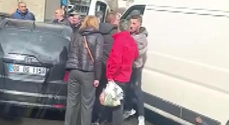 Kadıköy’de dehşet anları Trafikte tartıştığı kadın sürücüye saldırdı