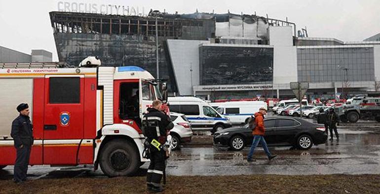 Moskovada Burak Özçivite sevgi seli yaşanmıştı Bir ay önce saldırı yapılan konser salonundaydı