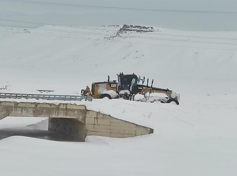 Fotoğraf bugün çekildi: 4 metrelik karla mücadele, 145 yerleşim yeri ulaşıma kapandı