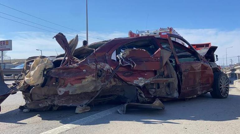 Korkunç kaza Dingili koptu otomobilden fırladı Üzerinden başka bir araç geçti