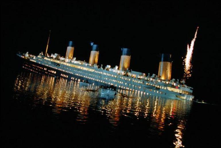 Titanicteki meşhur kapı rekor fiyata satıldı