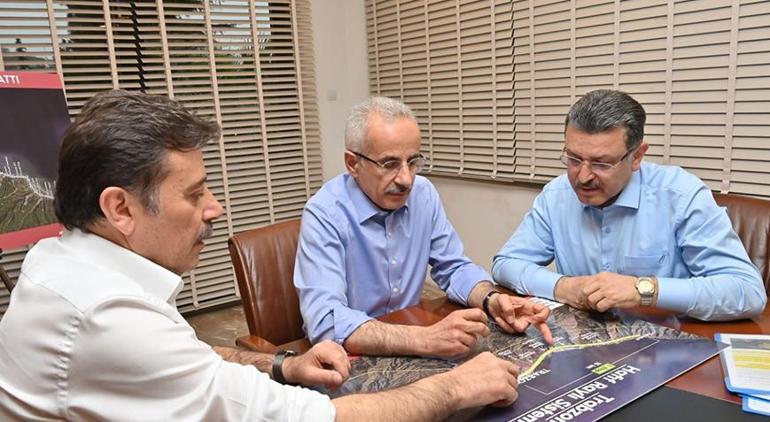 Bakan Uraloğlu yeni projeleri masaya yatırdı: Trabzon raylı sistem hattı için çalışmalar başladı