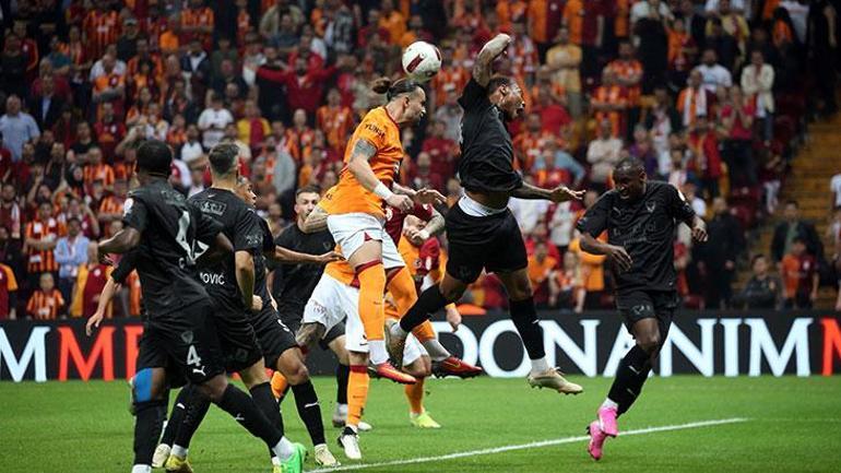 Galatasaray-Hatayspor maçındaki tartışmalı pozisyonu eski hakemler değerlendirdi: Net bir itme yok