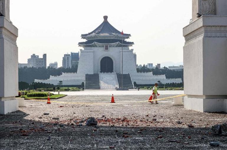 Tayvan açıklarında 7.4 büyüklüğünde deprem Tsunami uyarısı yapıldı