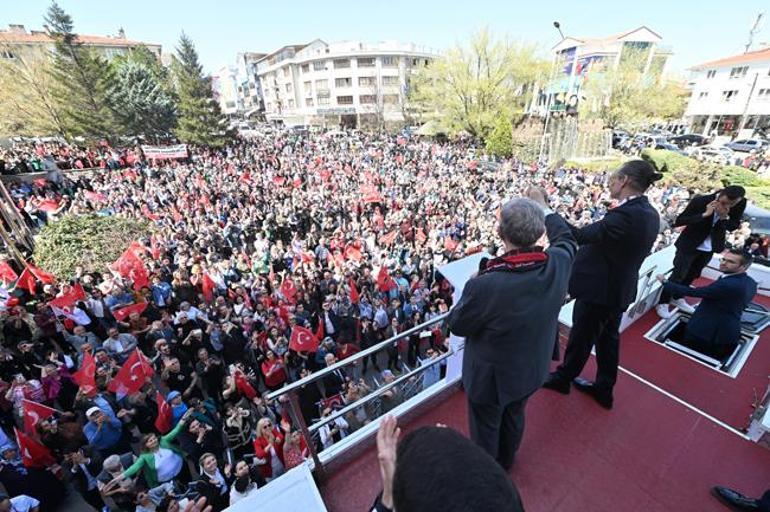 Etimesgut Belediye Başkanı seçilen Erdal Beşikçioğlu mazbatasını alıp göreve başladı