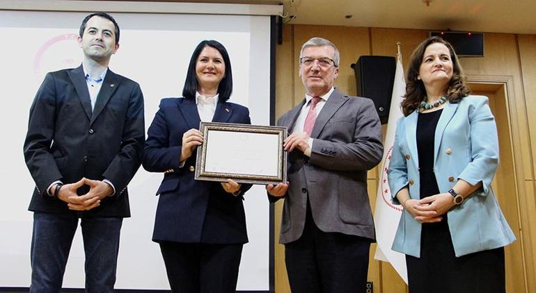 Edirnenin ilk kadın Belediye Başkanı Filiz Gencan Akın göreve başladı