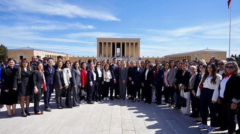 İmamoğlu ve 26 ilçe belediye başkanı Anıtkabiri ziyaret etti