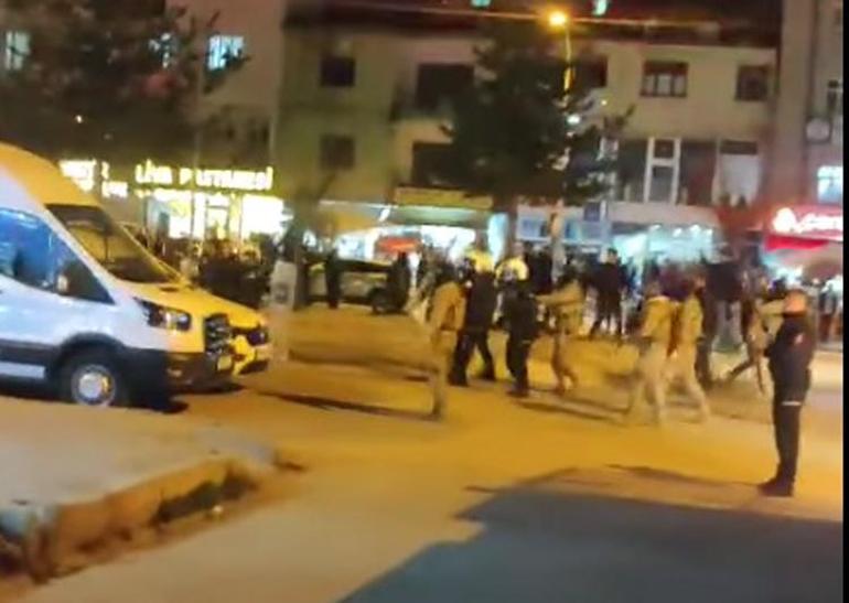 İlçede belediye el değiştirdi, ortalık karıştı  5 polis yaralandı, 14 gözaltı