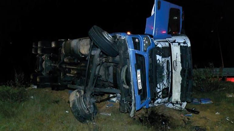 Kuzey Marmara Otoyolunda TIR ile kamyon çarpıştı: 2 yaralı