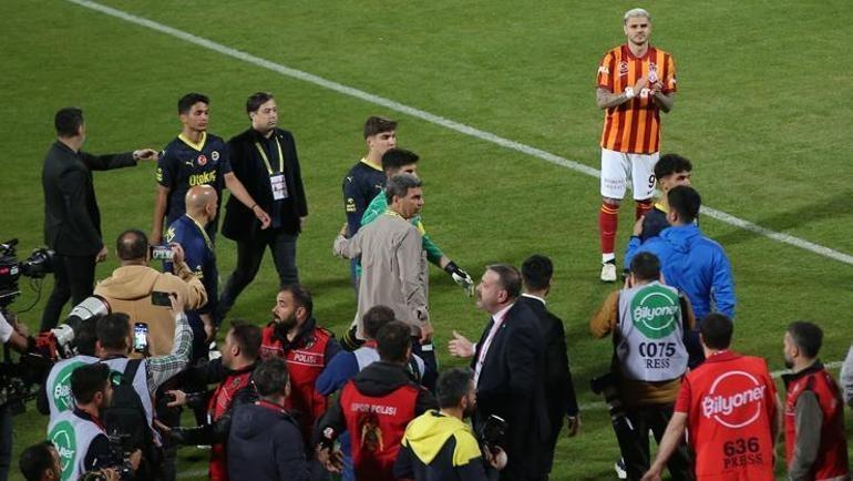 Galatasarayın yıldızı Mauro Icardi, Fenerbahçeyi neden alkışladığını açıkladı