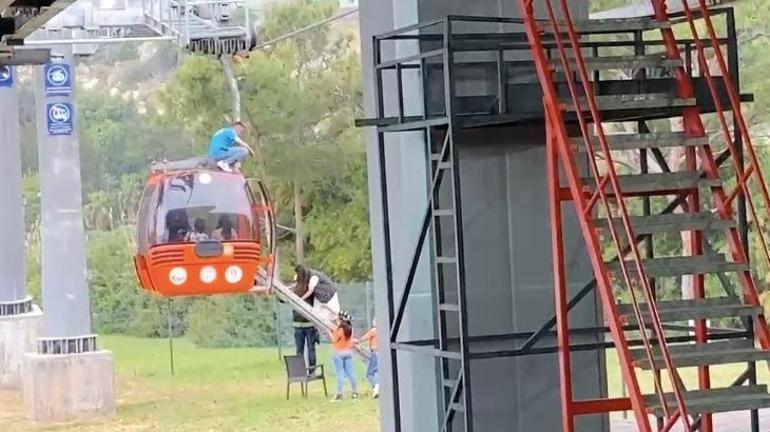 Antalyada korku dolu anlar Teleferik kabini düştü, seferlere ara verildi