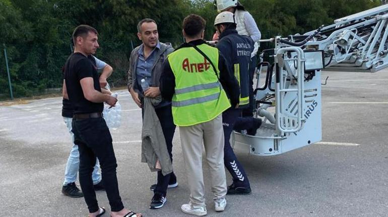 Antalyada korku dolu anlar Teleferik kabini düştü, seferlere ara verildi