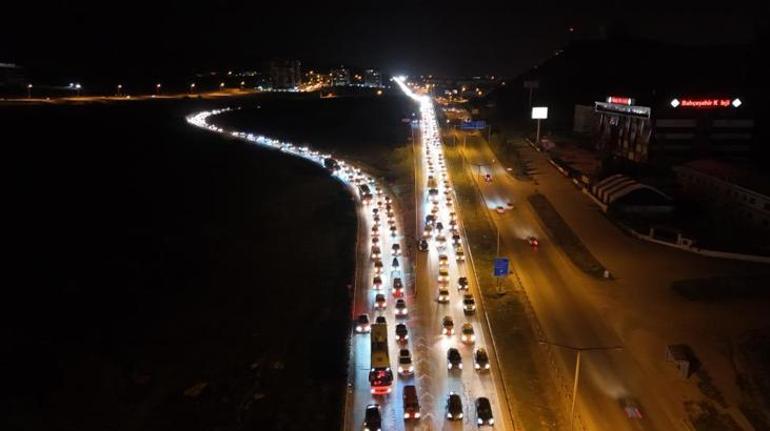 Tatilden dönen İstanbullular yoğun gece yaşıyor