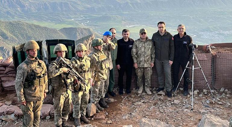 Korgeneral Metin Tokel, Selçuk Bayraktar ve Ahmet Akyol’dan Mehmetçiklere bayram ziyareti