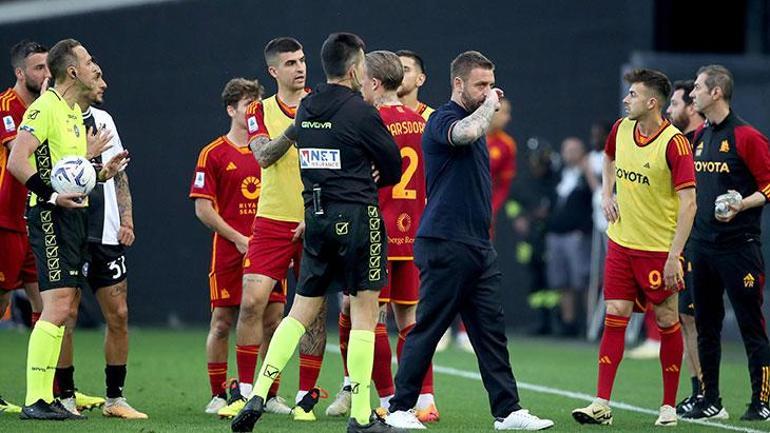 Udinese - Roma maçında Evan NDicka yere yığıldı Maç tatil edildi