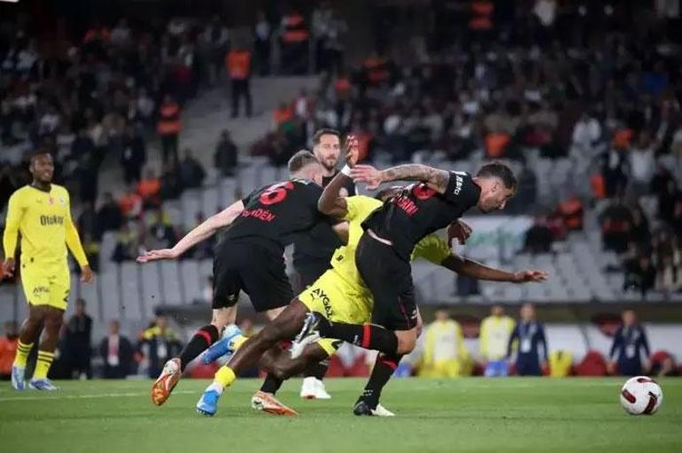 Karagümrük - Fenerbahçe maçında tartışmalı pozisyon Bülent Yıldırım: Açık bir aldatma