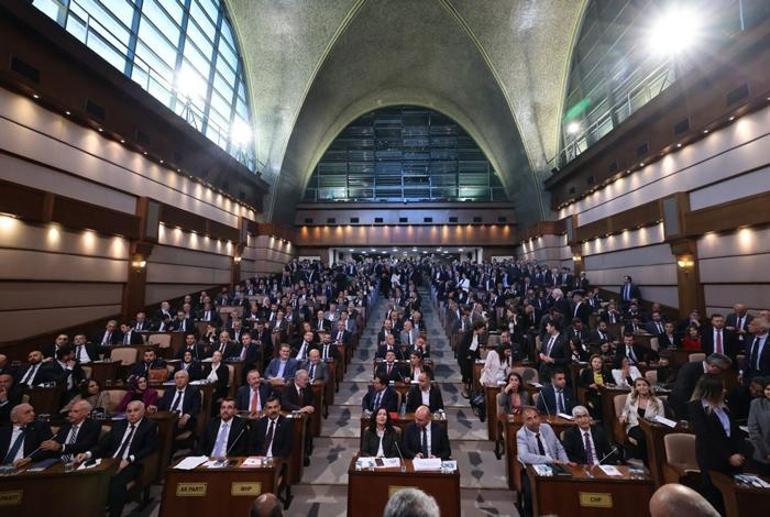 İBB’de seçim sonrası ilk meclis toplantısı yapıldı