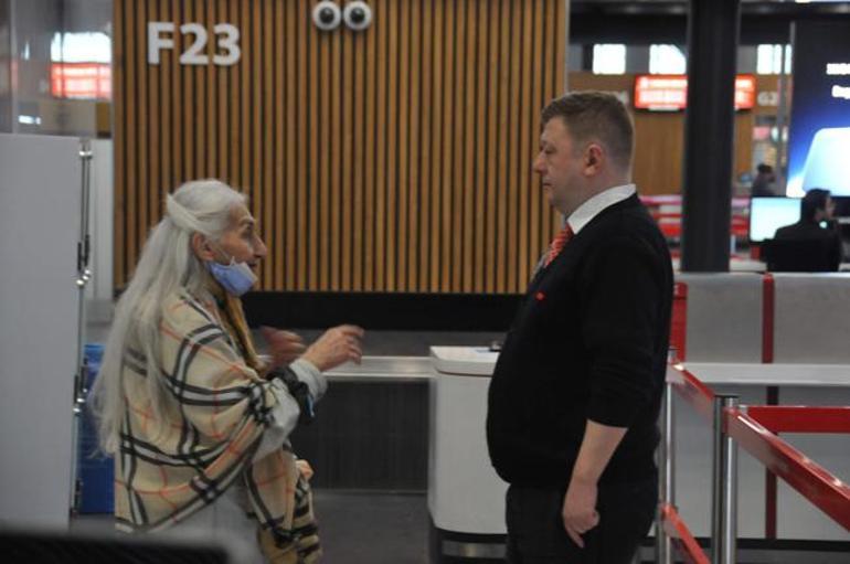 İstanbul Havalimanında 2 ay kalan akademisyeni Kanada yine kabul etmedi