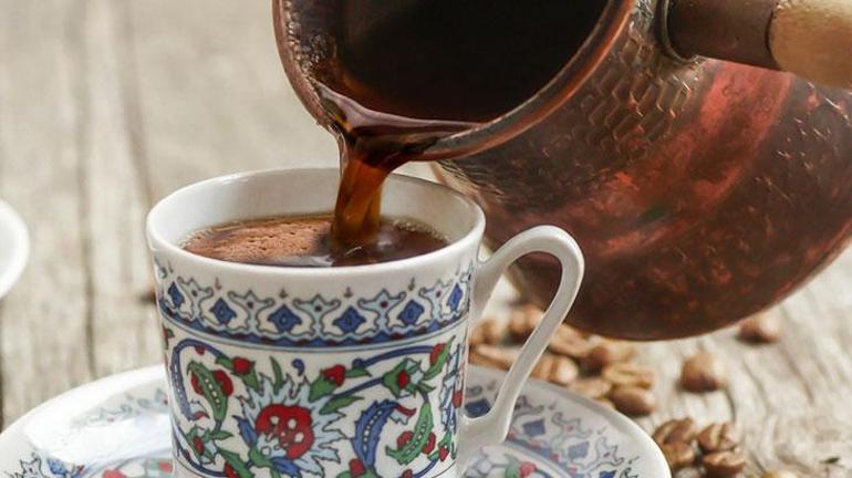 Türk kahvesi neden çabuk bozulur İçine bir tane koyarsanız Türk kahvesi asla bayatlamıyor