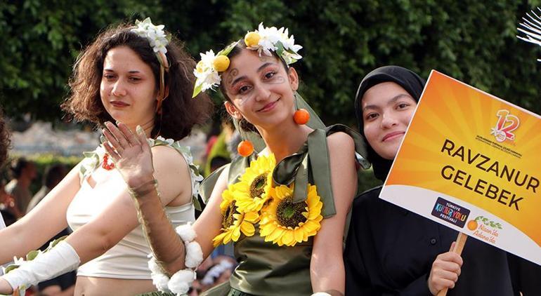 Adanadan renkli kareler Portakal Çiçeği Festivaline binlerce kişi katıldı