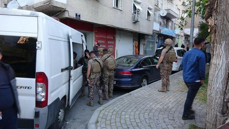 İzmirde rehine krizi: 3 saat direndi, böyle yakalandı