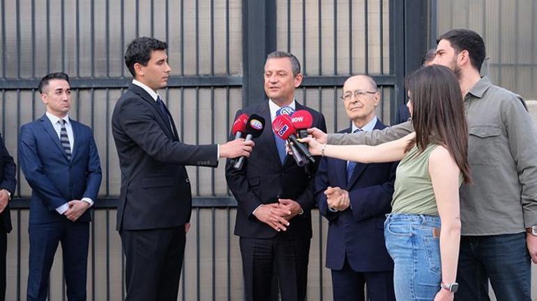 CHP Lideri Özel eski Cumhurbaşkanı Ahmet Necdet Sezer’i evinde ziyaret etti