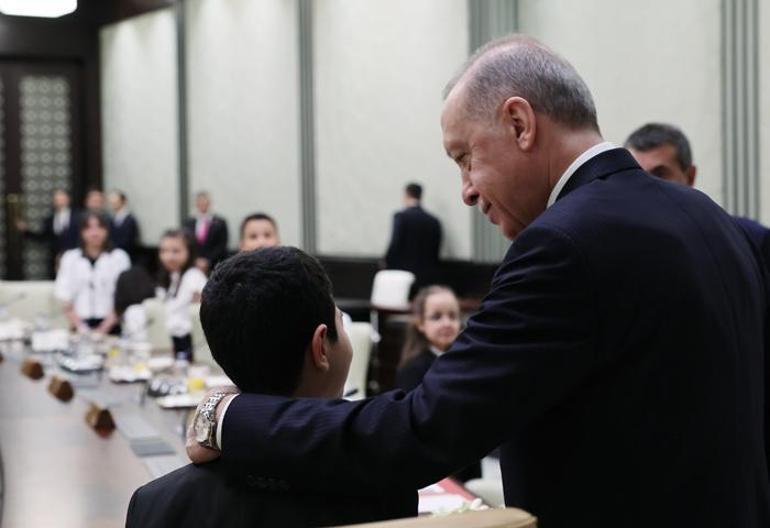 Cumhurbaşkanı Erdoğan, Külliyede çocuklarla buluştu Sizler bizim yarınlarımızın umudusunuz