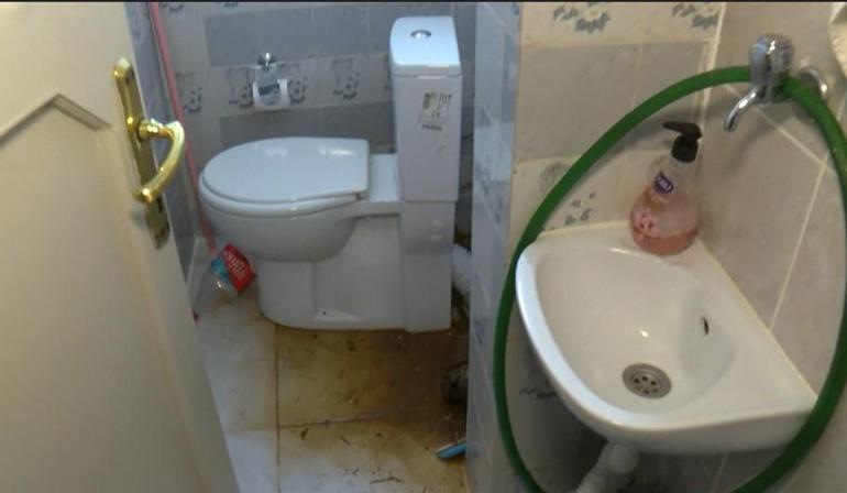 İstanbulda ev sahibinin akılalmaz tuvalet planı Gelen görevliler de çözüm bulamıyor