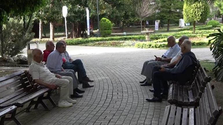 Adanada Nisan ayında sıcaklık rekoru kırıldı Bunalan vatandaşlar kendini parklara attı