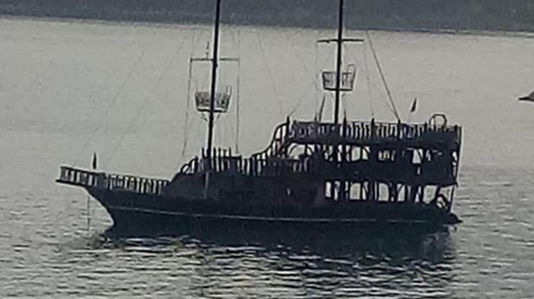 Marmaris’te açıkta demirleyen tekne battı