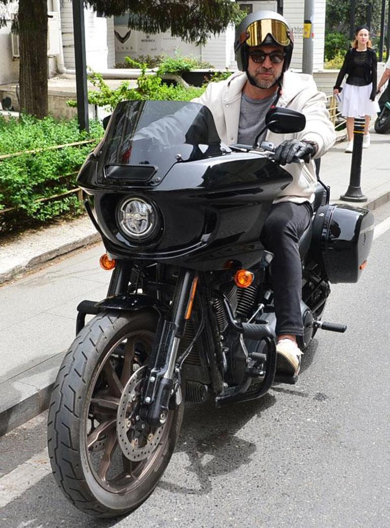 Engin Altan Düzyatan ile Neslişah Alkoçlardan İstanbul trafiğine motosikletli çözüm