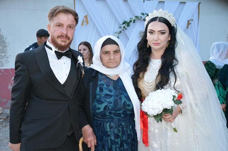Ukraynalı geline 2 gün 2 gece düğün Servet saçtılar: Başta çok korktum