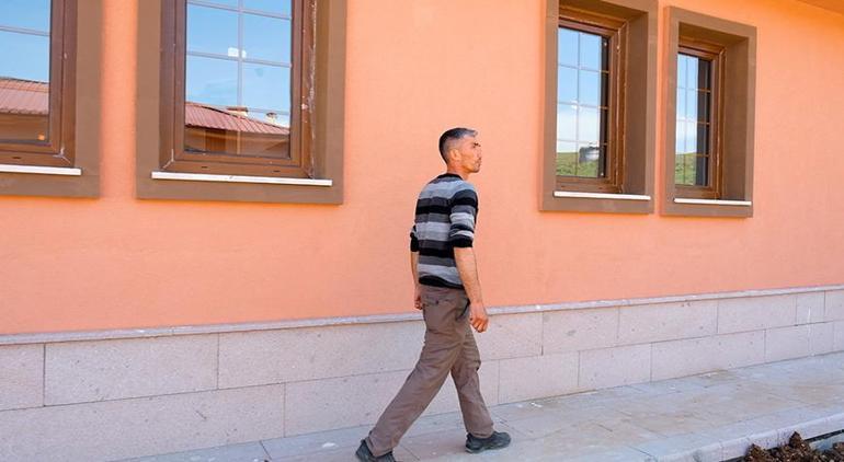 Depremde evleri yıkılan Gaziantepli Sezer ailesi yeni yuvalarına kavuştu