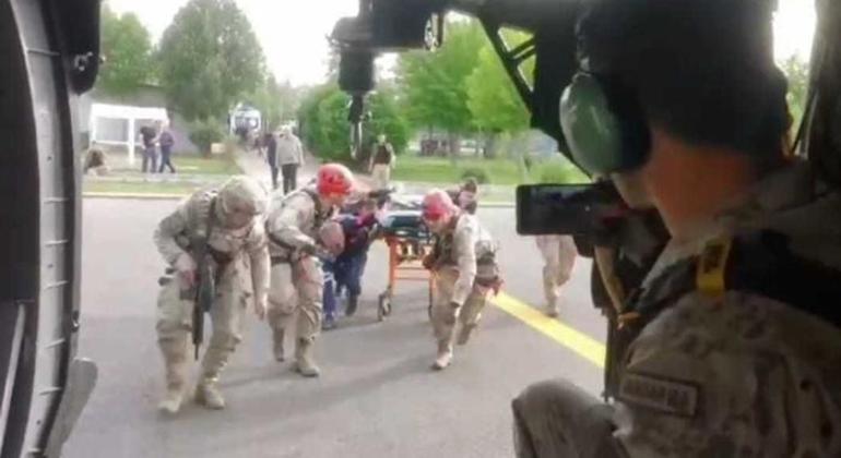 Yılan ısırdı Askeri helikopterle alınıp, ambulansla hastaneye götürüldü
